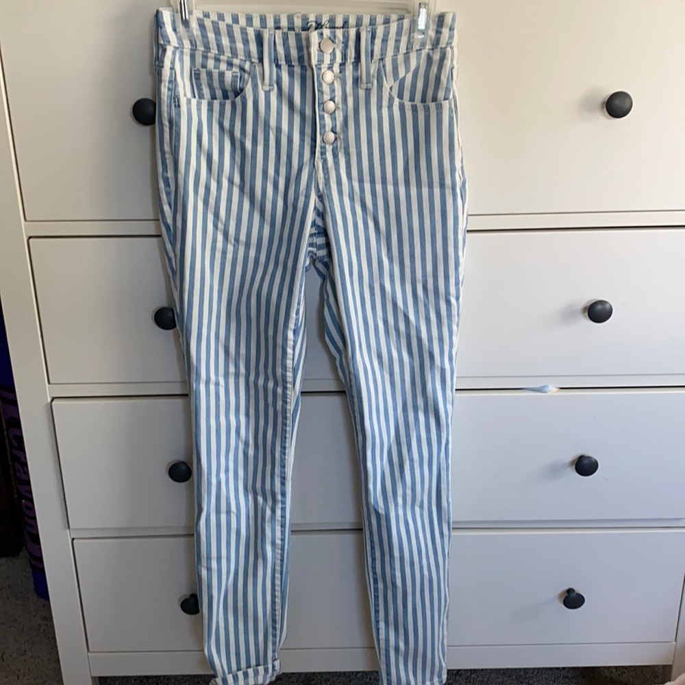 Universal thread super cute 0/25R striped jeans